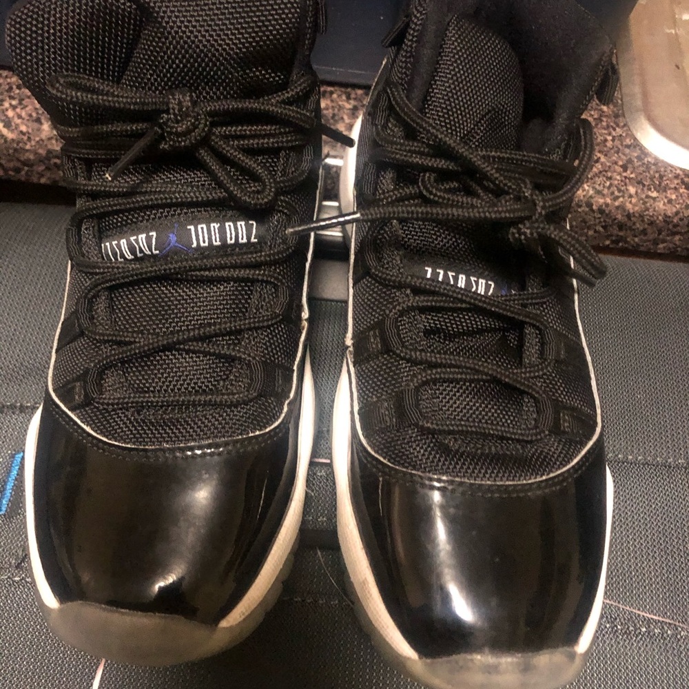 Boys Jordan. Fits women 6